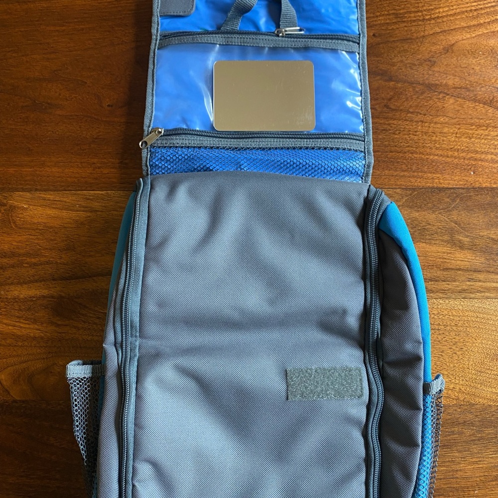 Thule Blue and Gray Hanging Toiletry Kit - Picture 3 of 5
